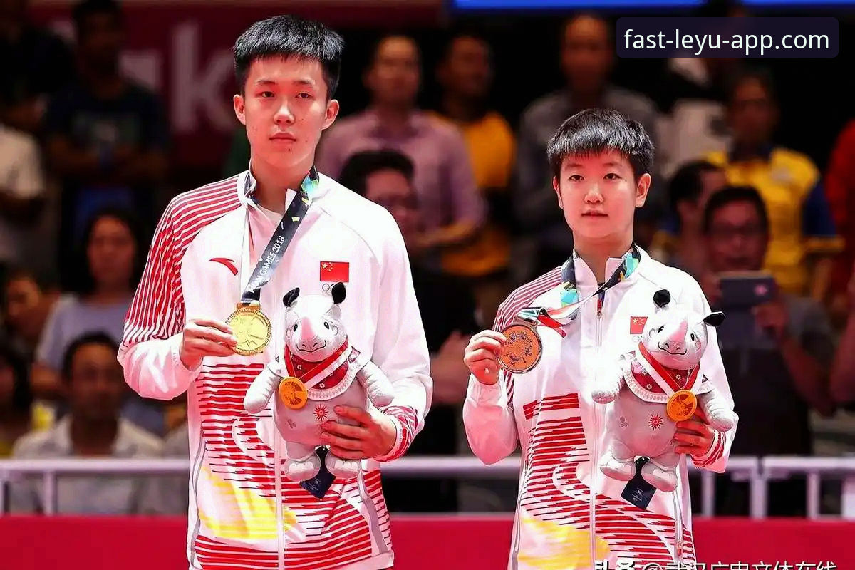 乐鱼app一键下载 伦敦世乒赛男团小组赛:中国男乒3-0完胜英格兰,三将表现与乐鱼平台观赛体验对比
